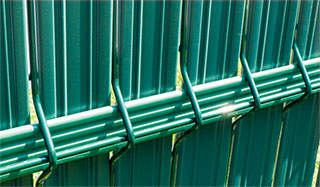 theGuard-fence-strips-GREEN-ral6005-thermoplast